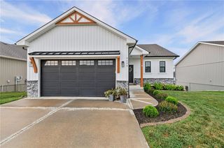 9600 N  Lenox Pl, Kansas City, MO 64154