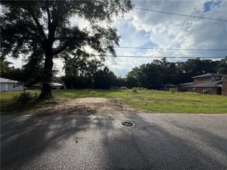 31 Bernard St, Saraland, AL 36571