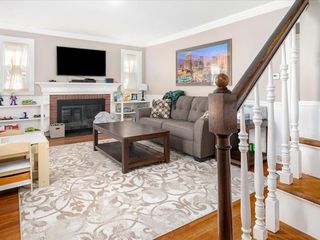 6 Shippen Ave, Warwick, RI 02888