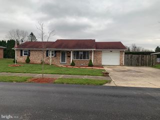 1042 Sunset Dr, Berwick, PA 18603