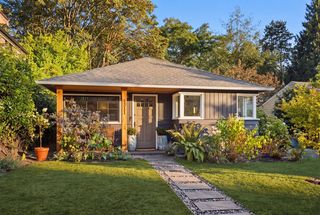4311 NE 55th St, Seattle, WA 98105