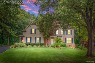 7085 Hickory Hollow Cir, Clarkston, MI 48348