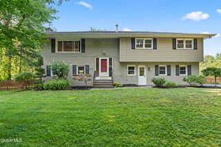 921 E Pine Hill Drive, Schenectady, NY 12303