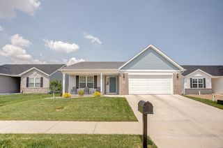 1390 Orchard Lakes Cir, Belleville, IL 62220