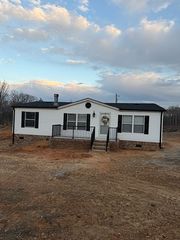 20 Meadows Farm Rd, Blairs, VA 24527