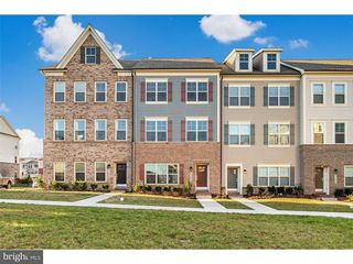 3502 Flatwoods Dr, Frederick, MD 21704
