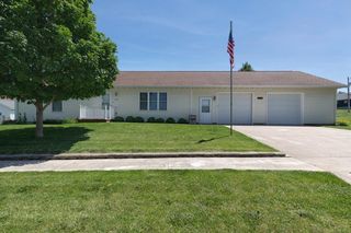 706 5th St, Parkersburg, IA 50665