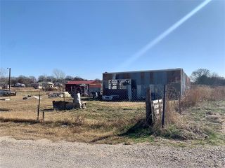 689 Feed Store Rd, Bowie, TX 76230