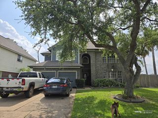 431 N  Hampton Ct, Highlands, TX 77562