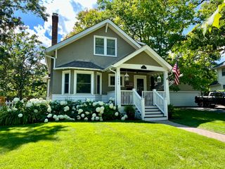 1066 Griffith Rd, Lake Forest, IL 60045