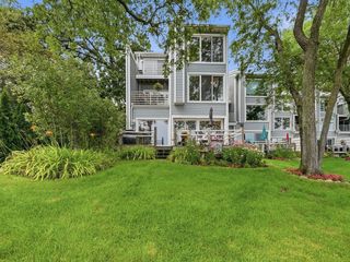 26435 N  Ridge Ct, Mundelein, IL 60060