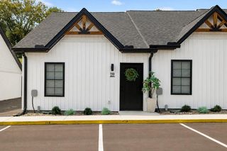 129 Deer Valley Dr E, Gordonsville, TN 38563