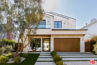311 N  Bowling Green Way, Los Angeles, CA 90049
