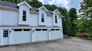 19 Friendship Ln #A, Red Hook, NY 12571