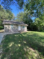 1919 SE Michigan Ave, Topeka, KS 66607