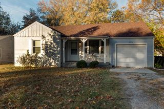 1919 S Roanoke Avenue, Springfield, MO 65807