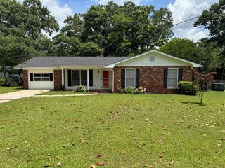 411 Kentworth Dr, Dothan, AL 36301