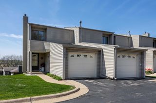 2836 Oak Meadow Ct, Dubuque, IA 52003