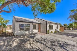 1625 E  Carson Ave, Las Vegas, NV 89101