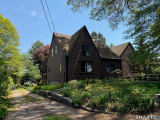 8 Ivy Road, Mystic, CT 06355