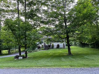 22 Hickory Ln, Pawling, NY 12564