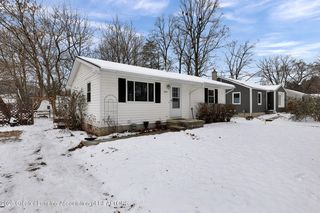 5989 Cypress St, Haslett, MI 48840