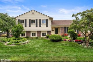 41499 Harvard Dr, Sterling Heights, MI 48313