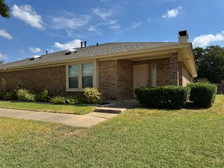 1628 Brown Trl #1628, Hurst, TX 76054