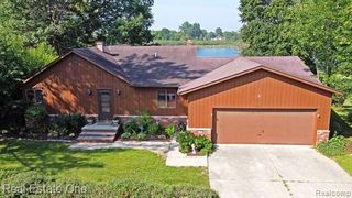 1027 Hubble Dr, Holly, MI 48442