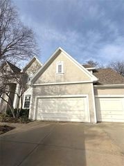 2634 SW Wintervalley Dr, Lees Summit, MO 64081