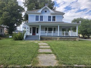 520 E  10th Ave, Winfield, KS 67156