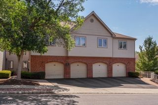 96 Sunrise Dr, Whippany, NJ 07981