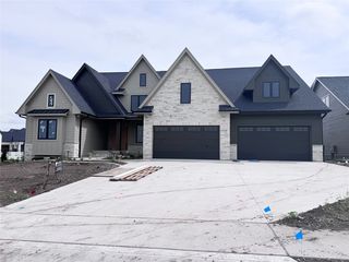 3837 NW 183rd St, Clive, IA 50325