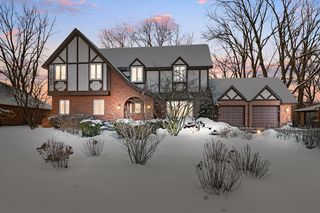 917 Merry Ln, Oak Brook, IL 60523