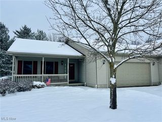 5082 Winthrop Dr, Youngstown, OH 44515