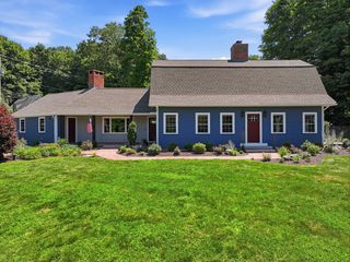 2 Meeting House Ln, Wilbraham, MA 01095