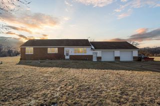 212 Knott Rd, Niles, MI 49120
