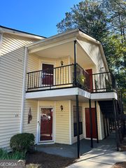 633 Windchase Ln, Stone Mountain, GA 30083