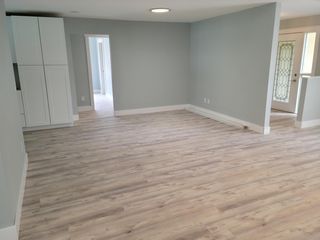 Dinning area to the right 9x13