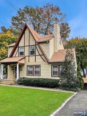 91 McCosh Rd, Montclair, NJ 07043