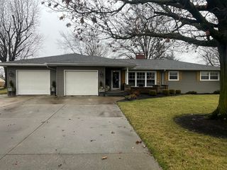 542 E  Columbus St, Saint Henry, OH 45883