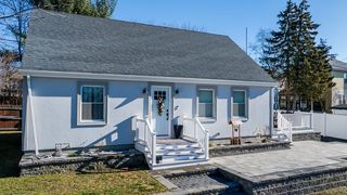 10 Wayne St, Fall River, MA 02721