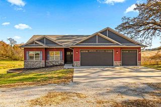 2357 Oak Lane Ct SW, Iowa City, IA 52240