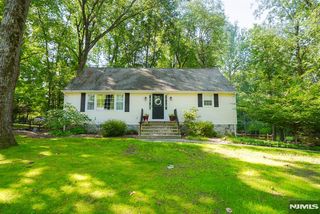 11 Haring Dr, Old Tappan, NJ 07675