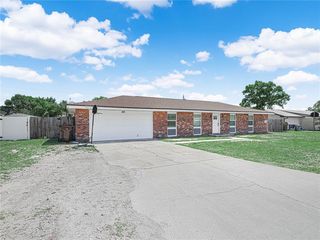 828 Brentwood Dr, Lake Wales, FL 33898