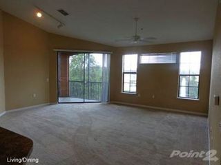 6149 Metrowest 302-Living-Dining