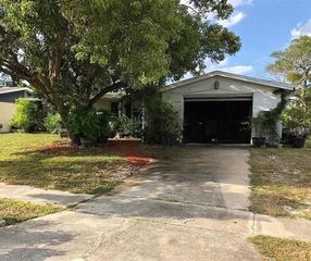 5617 Riddle Rd, Holiday, FL 34690