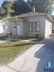 1122 N  Minnesota Ave, Sioux Falls, SD 57104