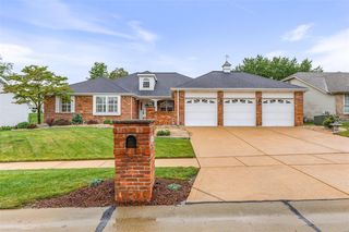2640 Towne Oaks Dr, Saint Louis, MO 63129