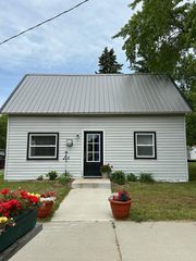 319 Main St NE, Menahga, MN 56464